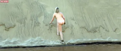 Миа Малкова