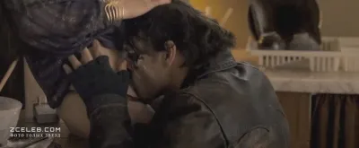 Эмилия Фокс