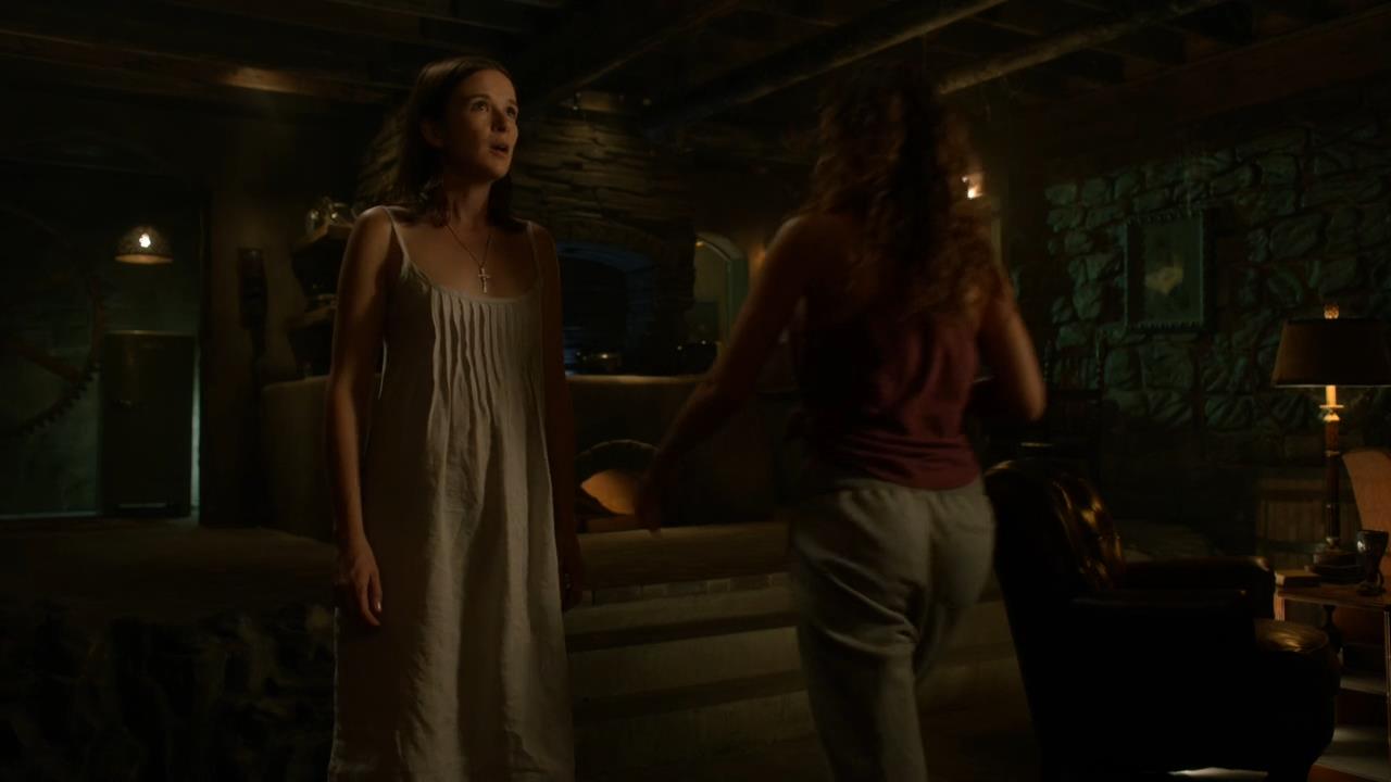 Анхелика Селая