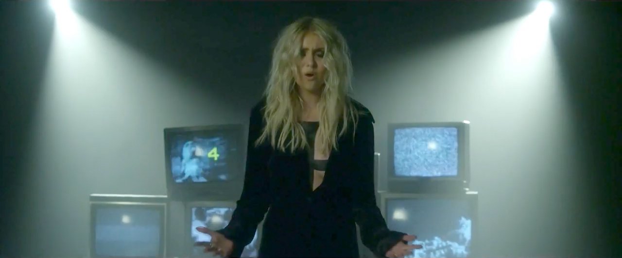 Тейлор Момсен