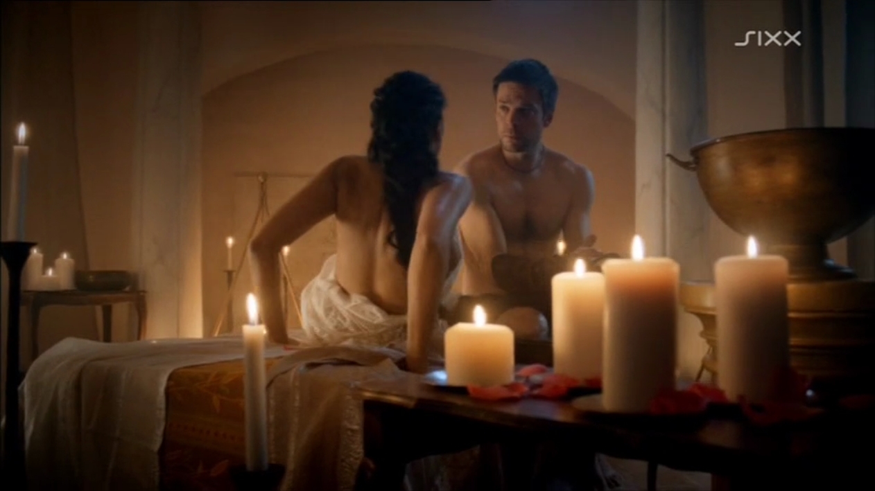 Амира Халифа