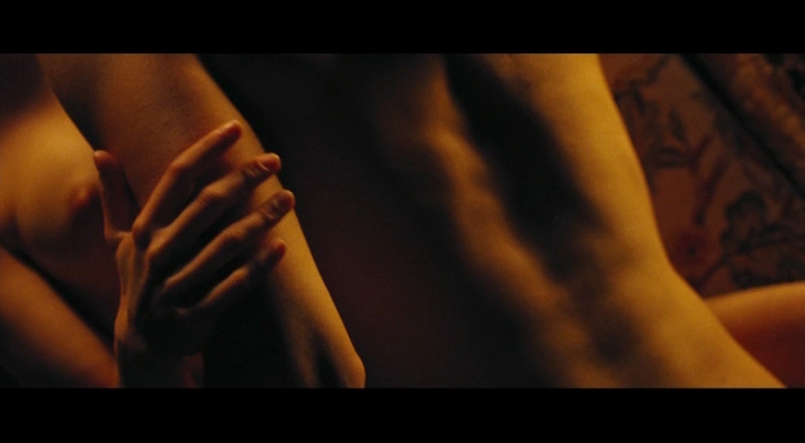 Эстер Комар