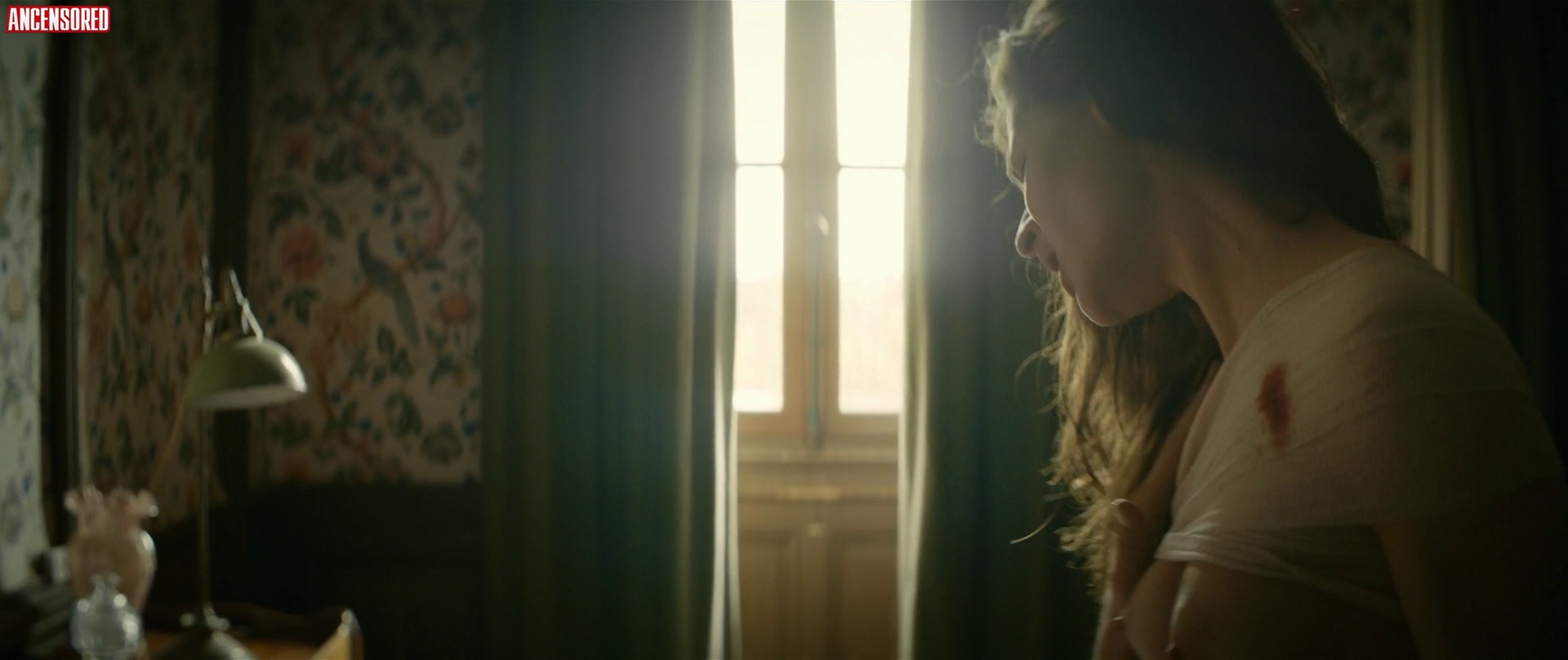 Эстер Комар