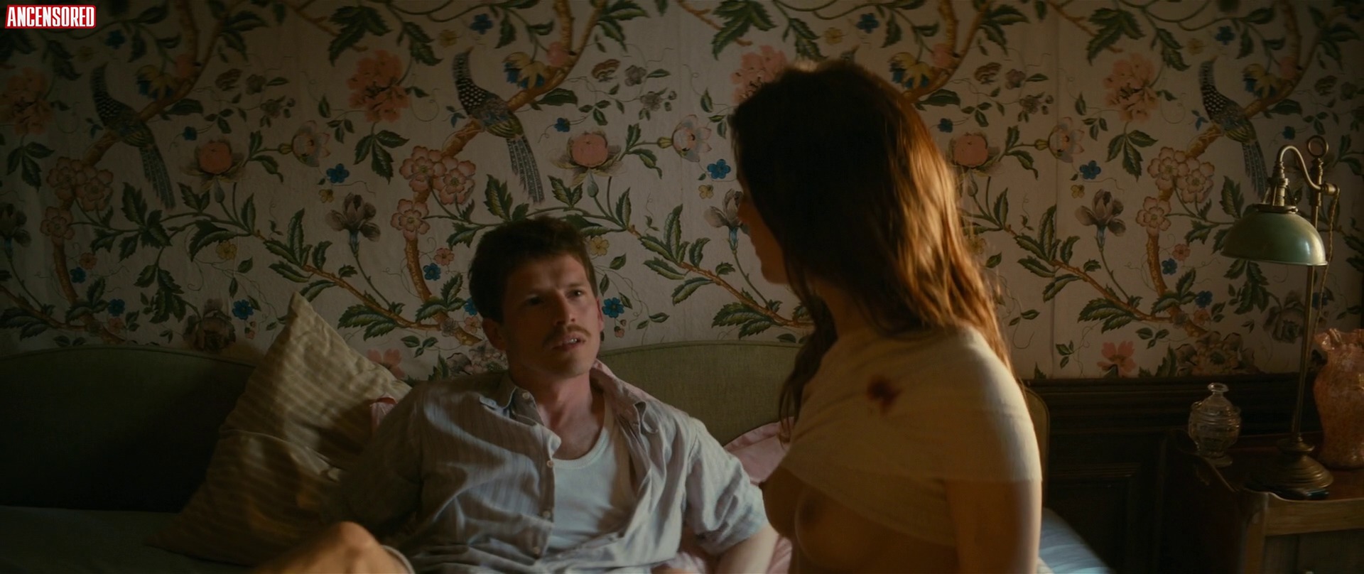 Эстер Комар