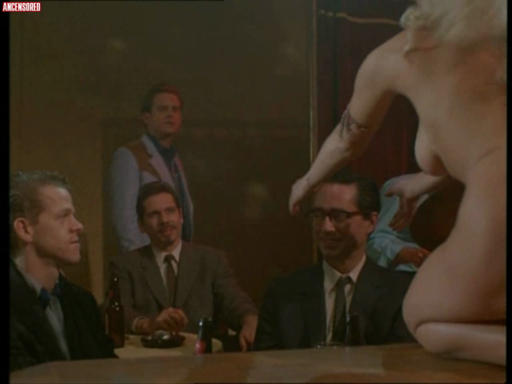 Вики Мэтьюз