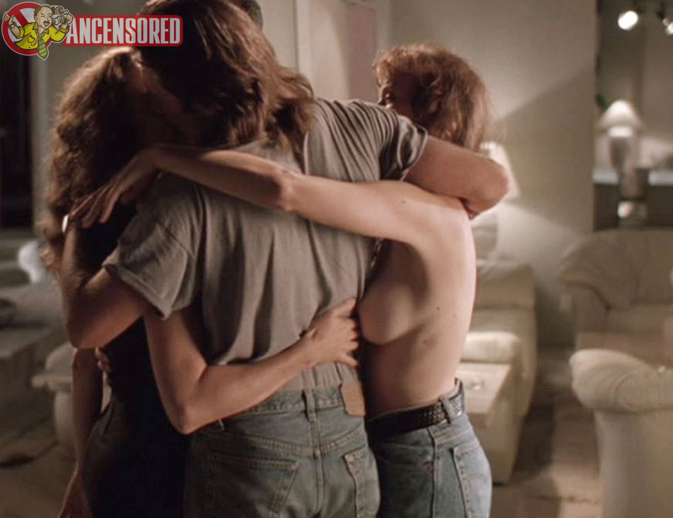 Стефани Менуэс